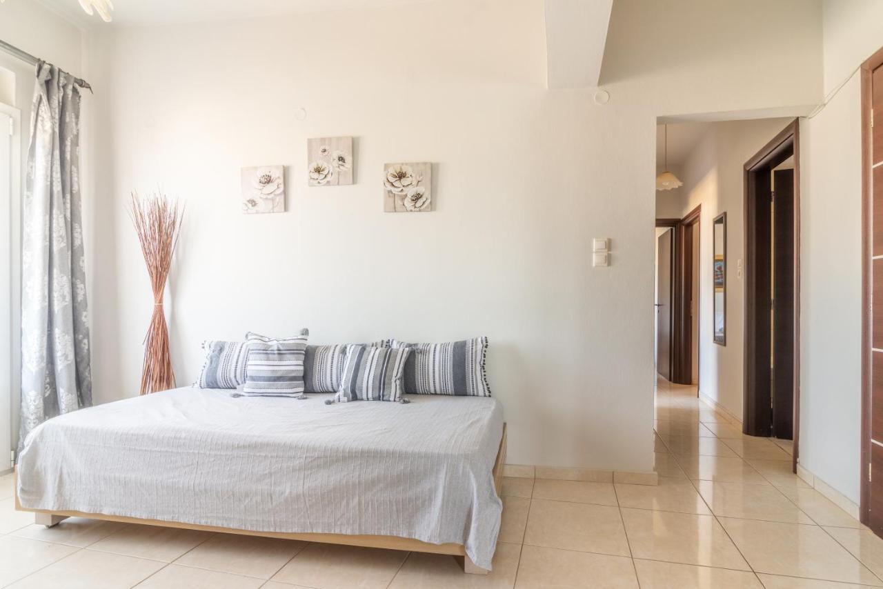 Spacious House With Seaview